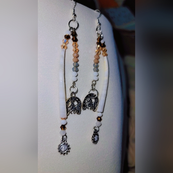 Horseshoe Earrings Native Made - Picture 1 of 2